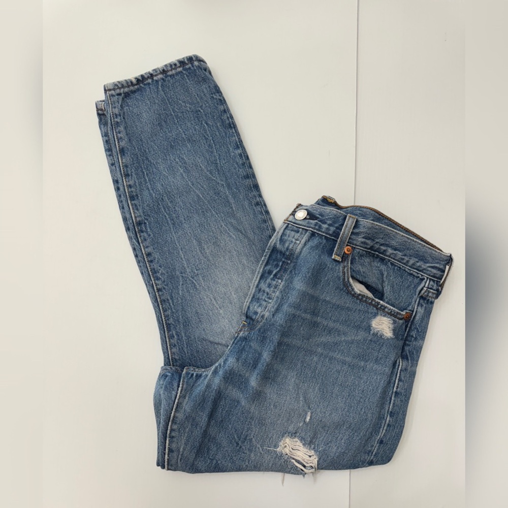 Levi's High Rise Distressed Blue Jeans